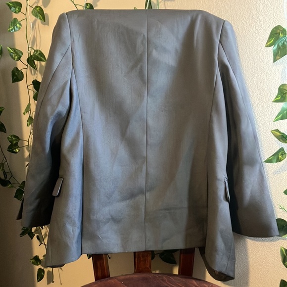 Children’s size 5 gray blazer - Picture 2 of 4